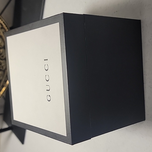 Authentic Gucci bee double wrap studded watch - Picture 3 of 16